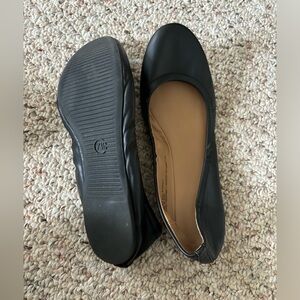 Black ballet flats